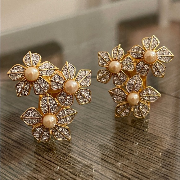 Kenneth Jay Lane Gold-tone and Pearl Floral Cluster Earrings - Picture 16 of 17